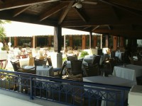 Im Restaurant, lecker essen bei schönem Wetter