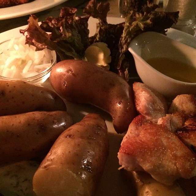 Pellkartoffeln mit Quark und Hähnchenbruststreifen #foodporn from #potsdam - via Instagram