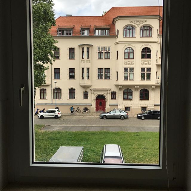 Diese Fenster waren mit Sicherheit noch nie so sauber. Nicht, seit wir hier eingezogen sind zumindest. - via Instagram