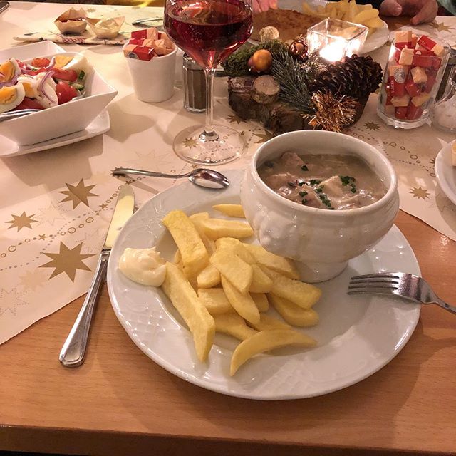 Hauspfanne mit Hähnchen, Pilzen und Speck (und Pommes) – via Instagram ...