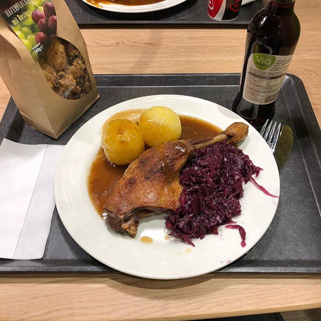 Entenkeule mit Rotkohl und Klößen foodporn via Instagram Senseless Wisdom Of Life
