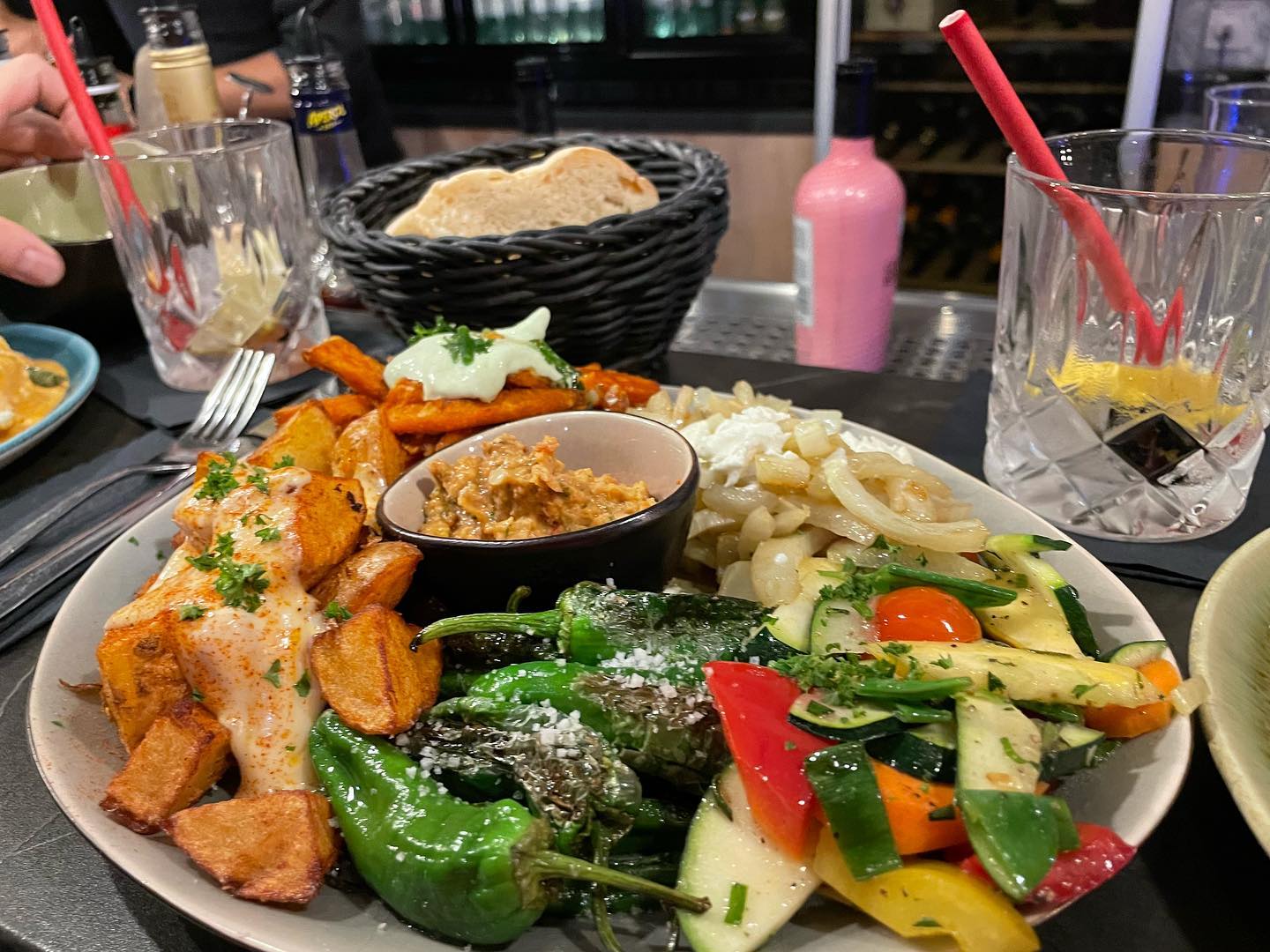 Lecker Essen in der Tapas Bar mit @dancorni #food #foodporn #tapas - via Instagram